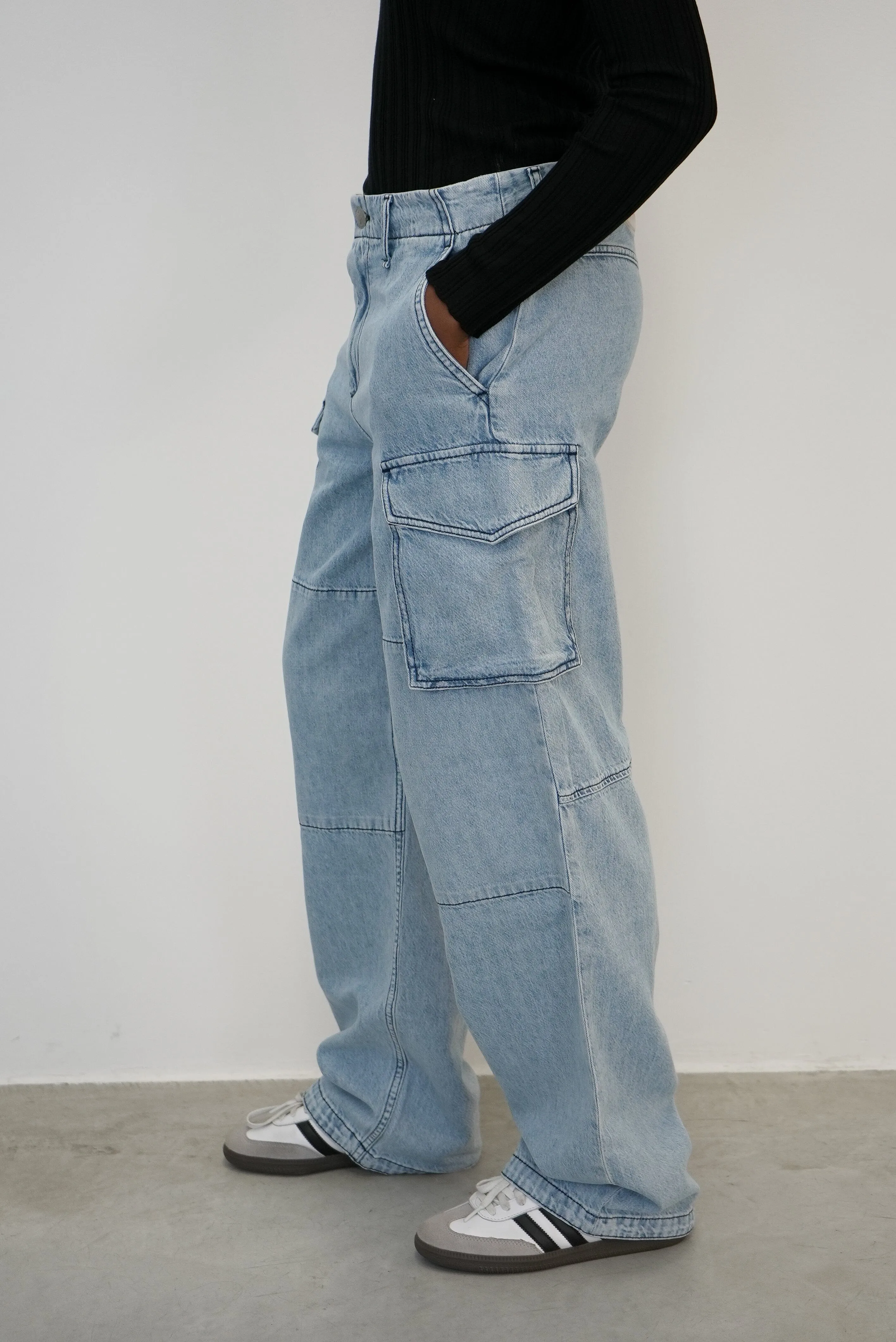 NORA RELAXED FIT MID RISE CARGO JEANS